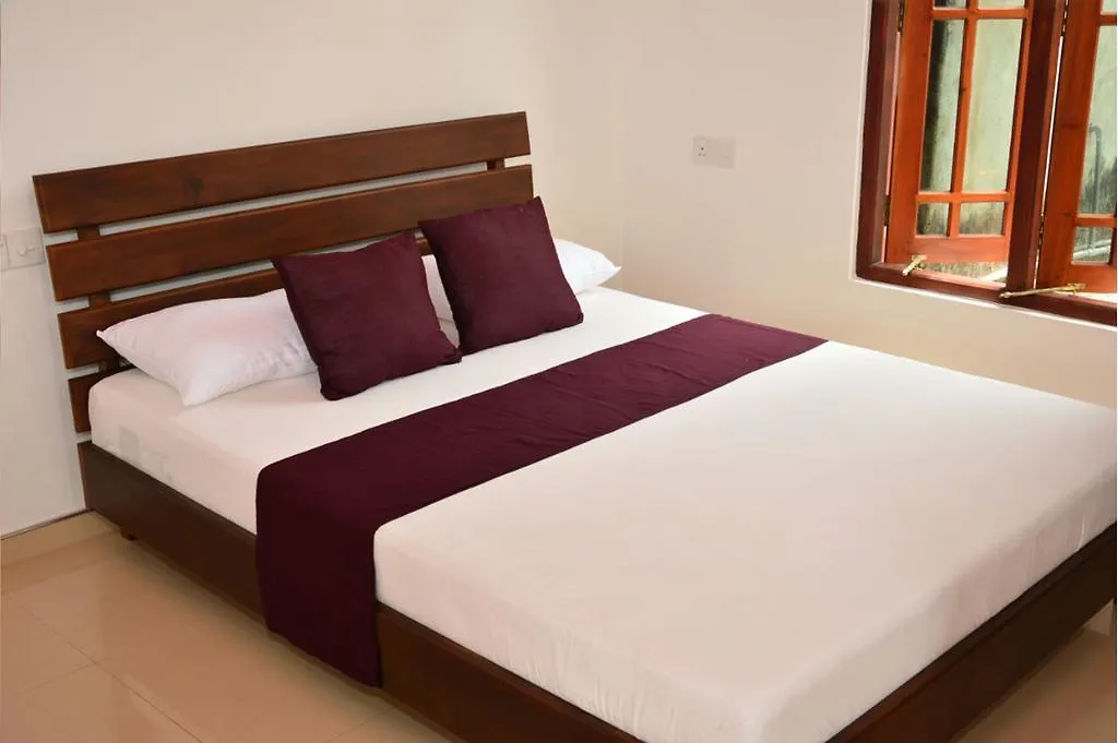 Tropical Garden Hotel Negombo 0*,
